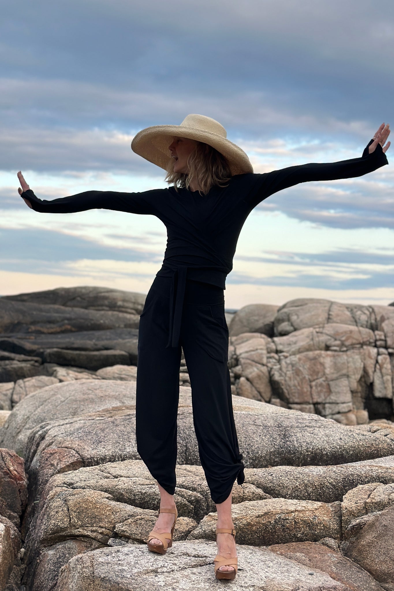 suger® rappa jacket in black paired with black hug + black harlow