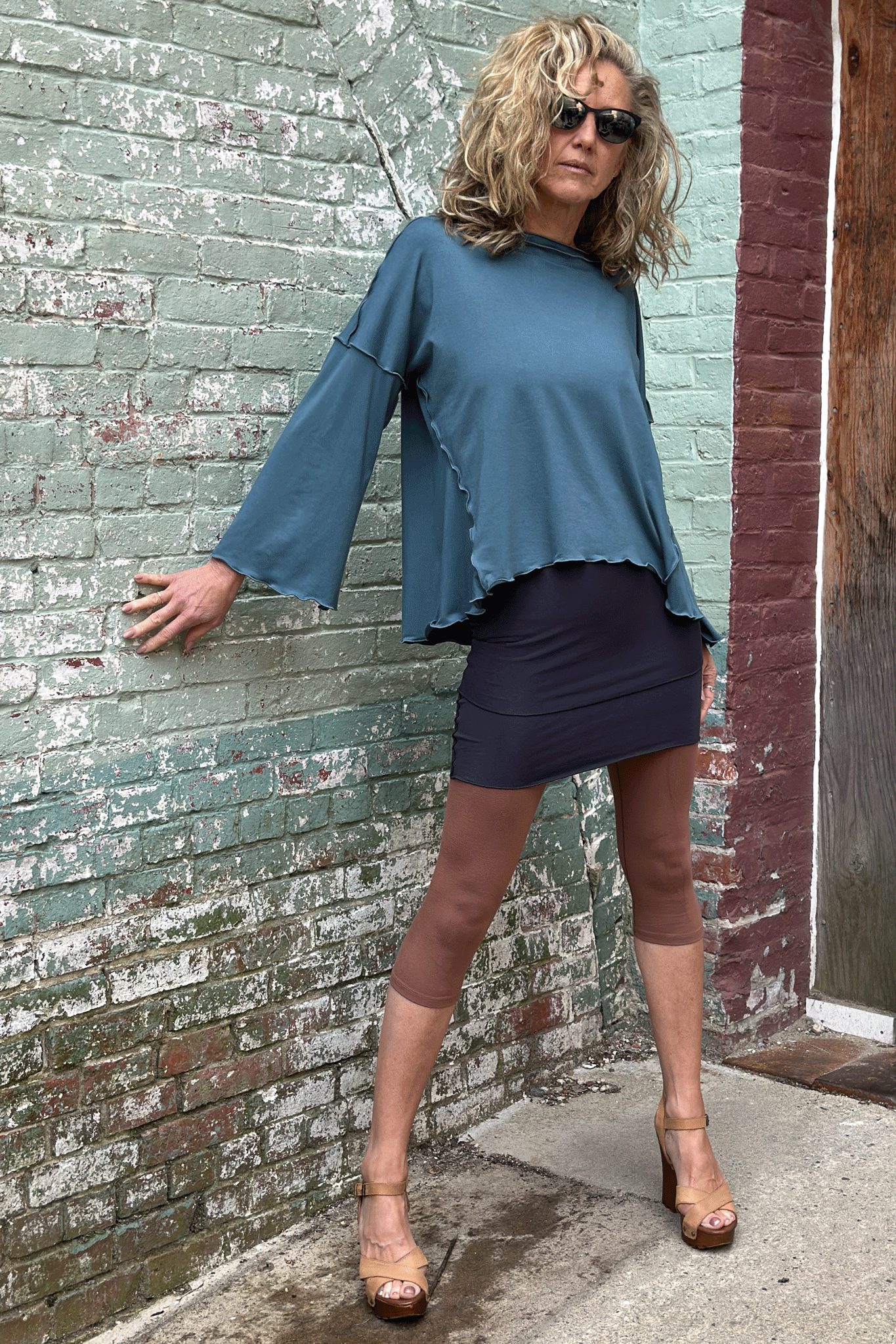 angelrox® truly in ocean styled with cedar carpi + navy hourglass