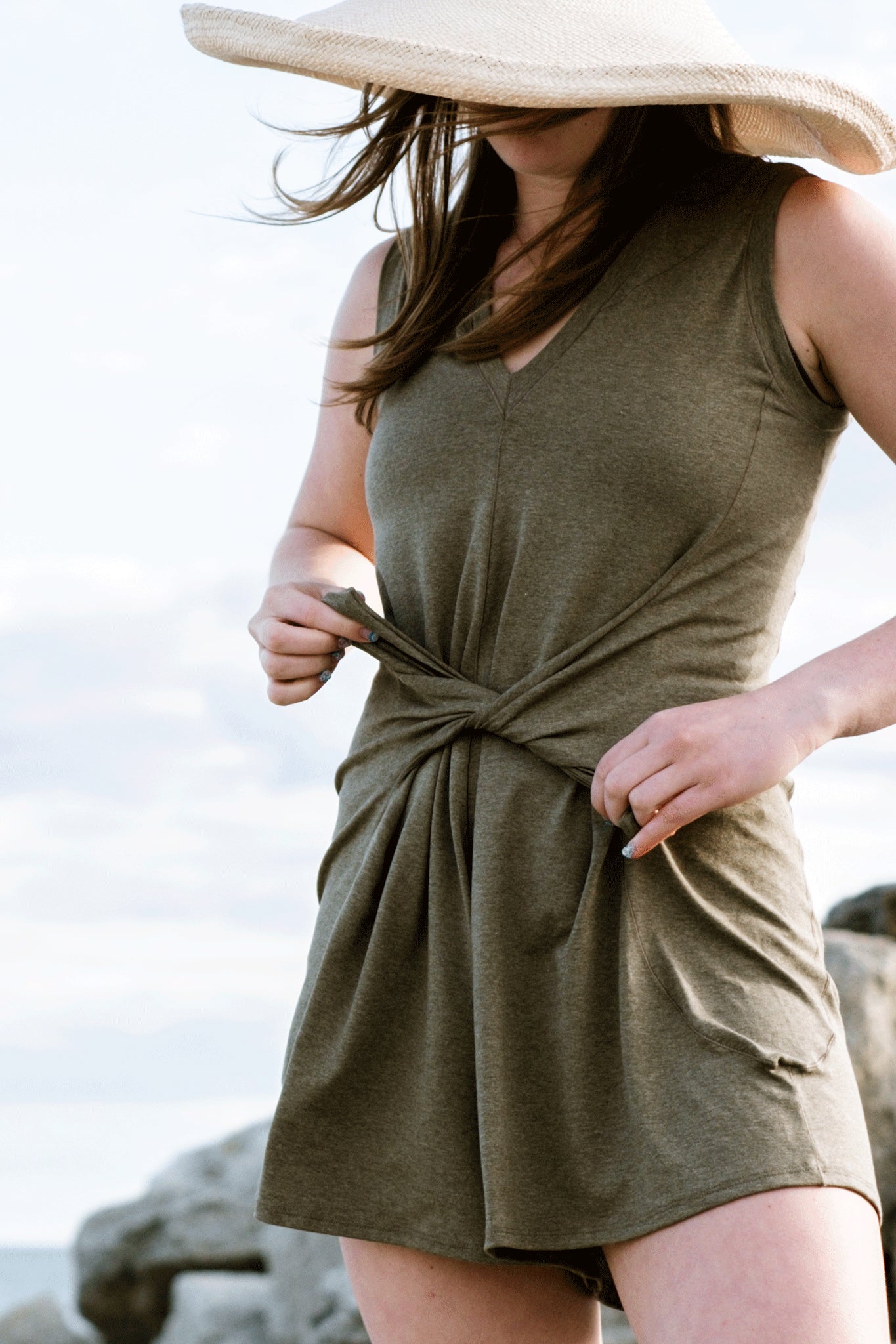 suger® sprout in sage with pockets pulled out tied in knot at front