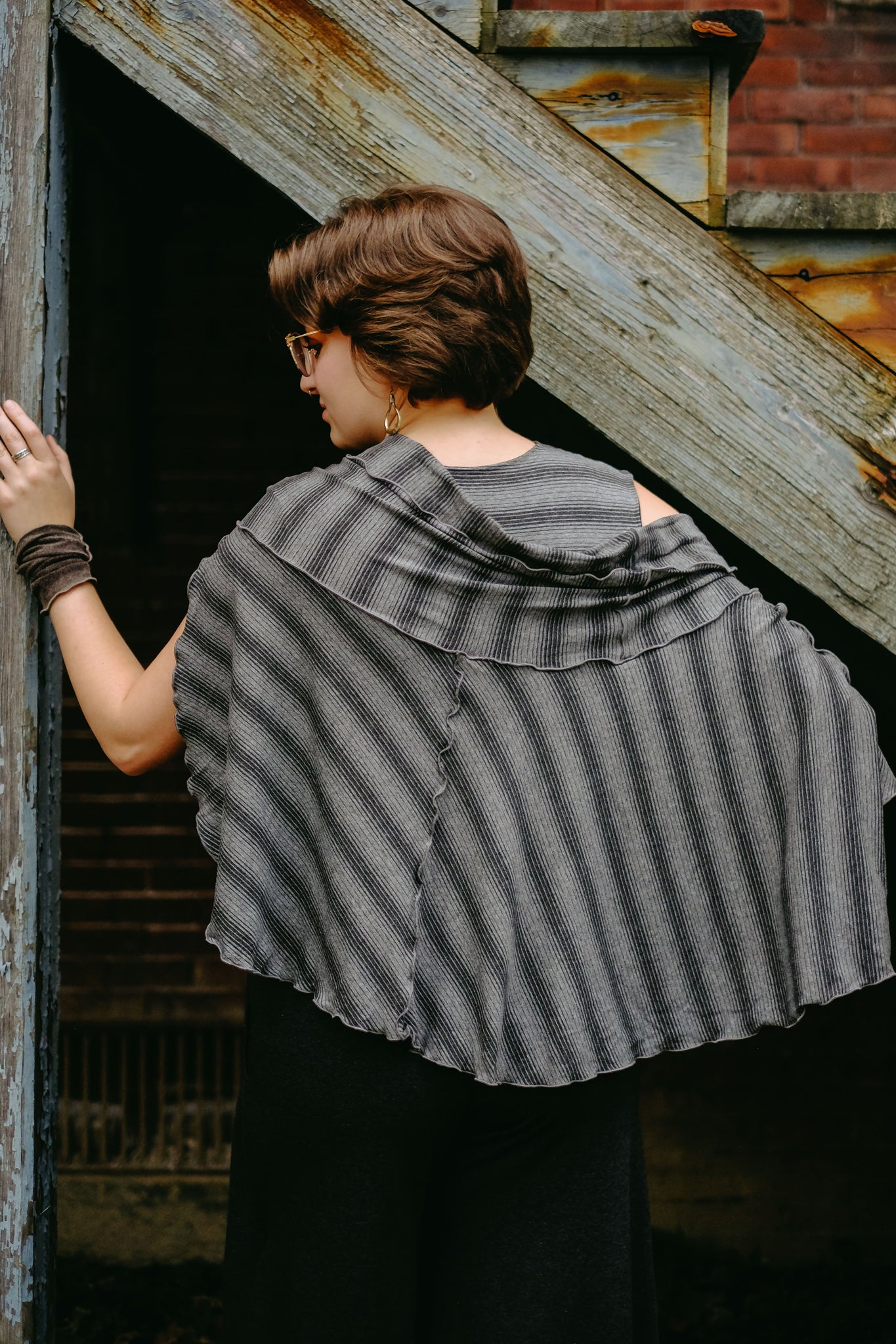 girly wrap + hug in city stripe with the petal pant in lava heather