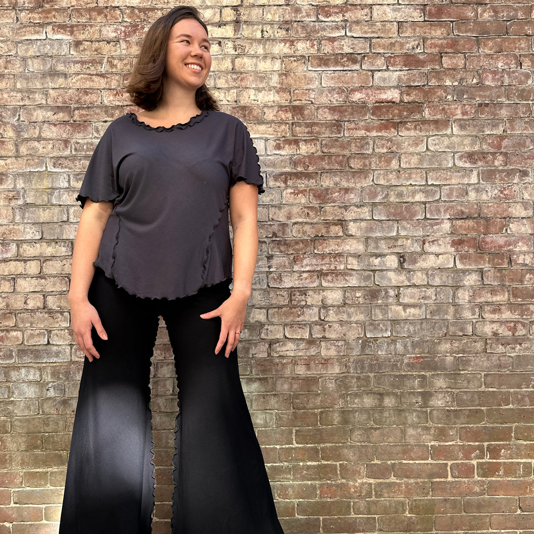 angelrox® sweet t in carbon styled with black swirlsuit