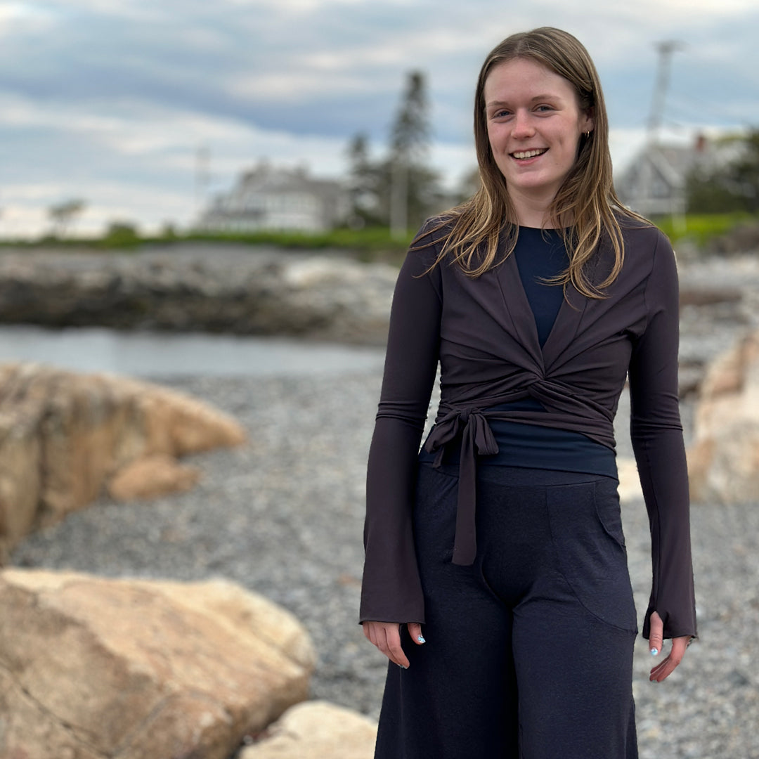 suger® rappa jacket in carbon styled over navy hug