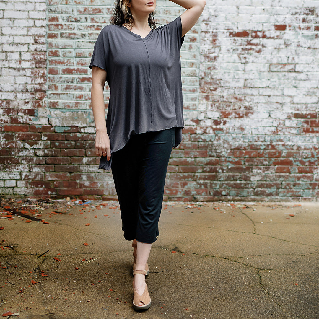 kick yoga pant in black with breeze top in carbon