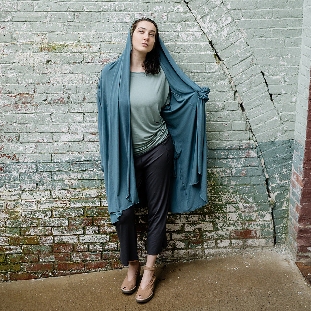 garden coat in ocean paired with kick pant in carbon and flash top in glass