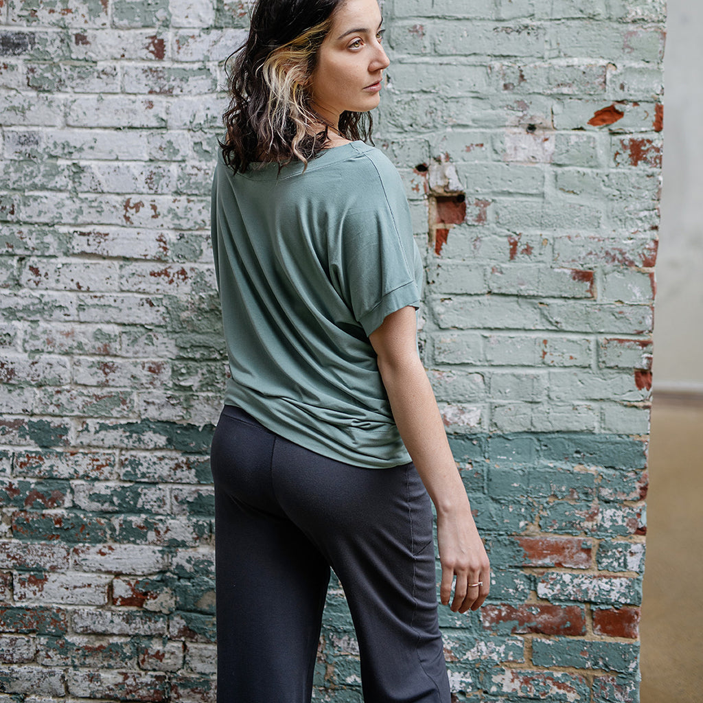 flash off shoulder top in glass with kick pant in carbon