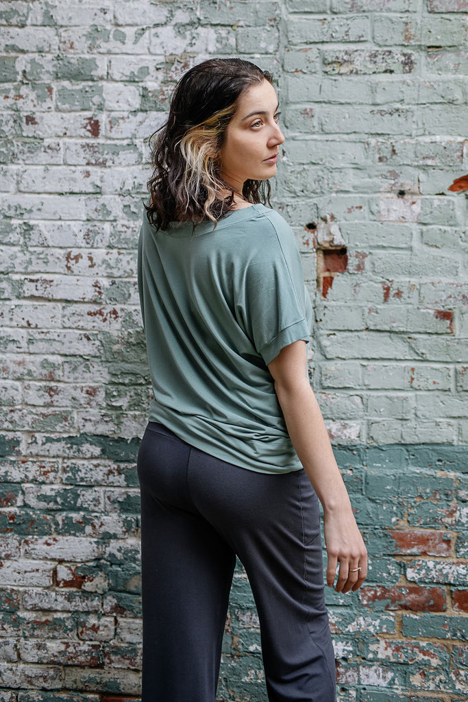 flash off shoulder top in glass with kick pant in carbon