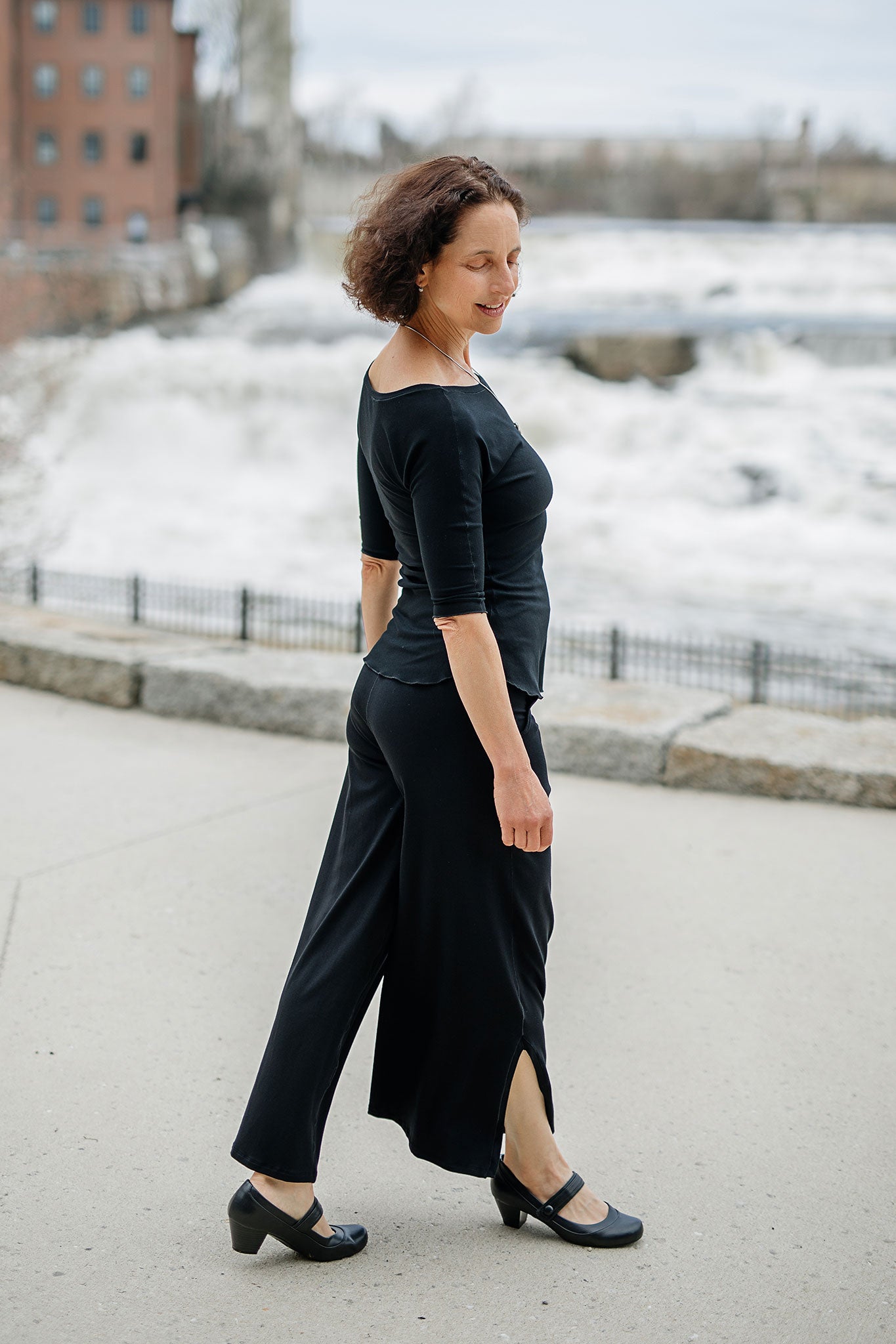 harlow in black worn with black rose