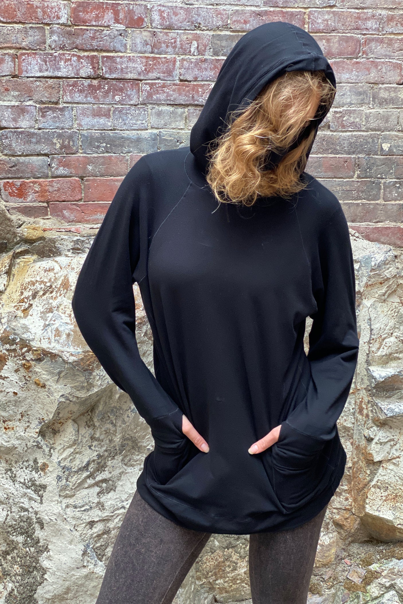 maeve hooded pullover in black