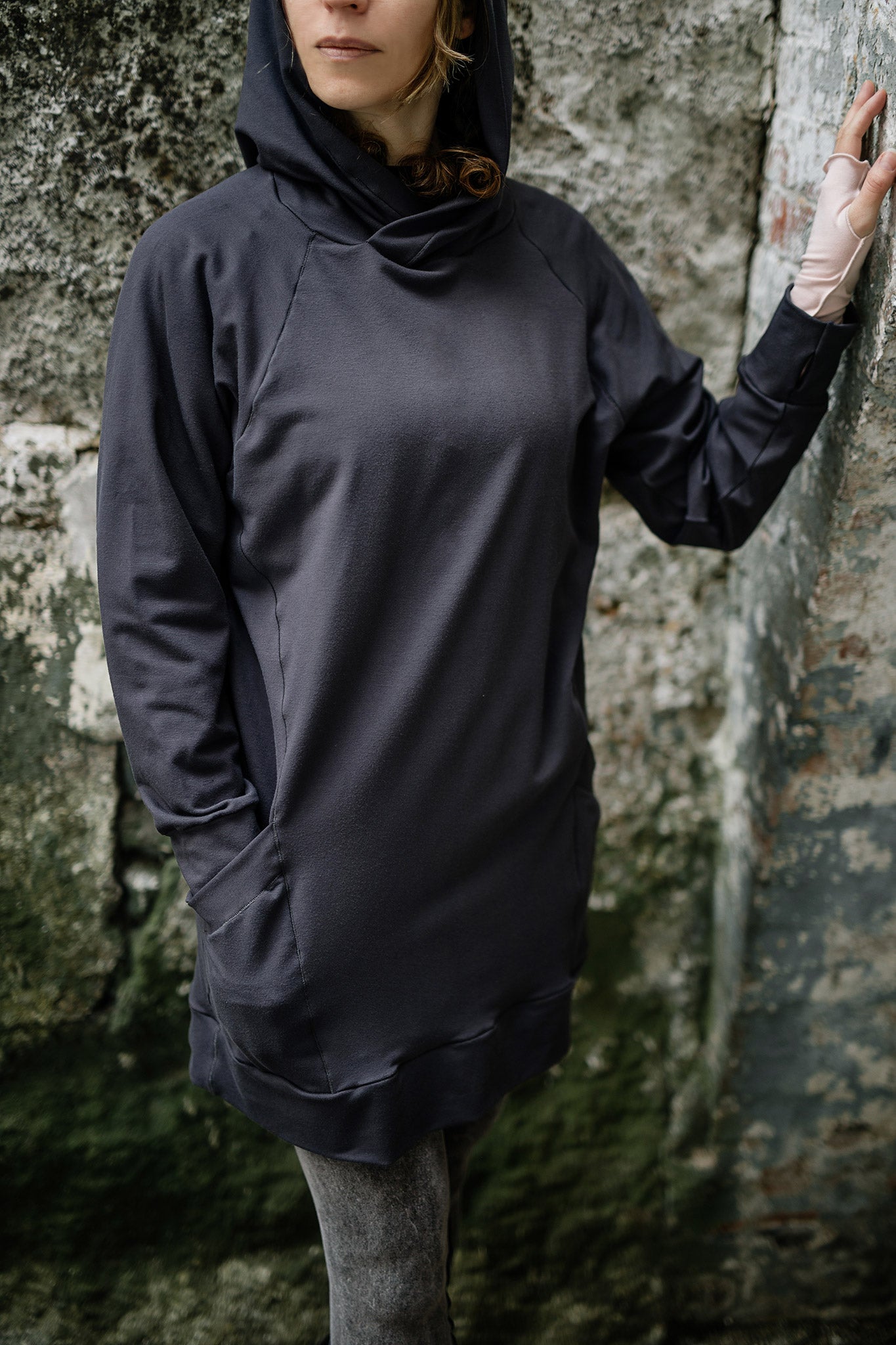 maeve hooded pullover in carbon