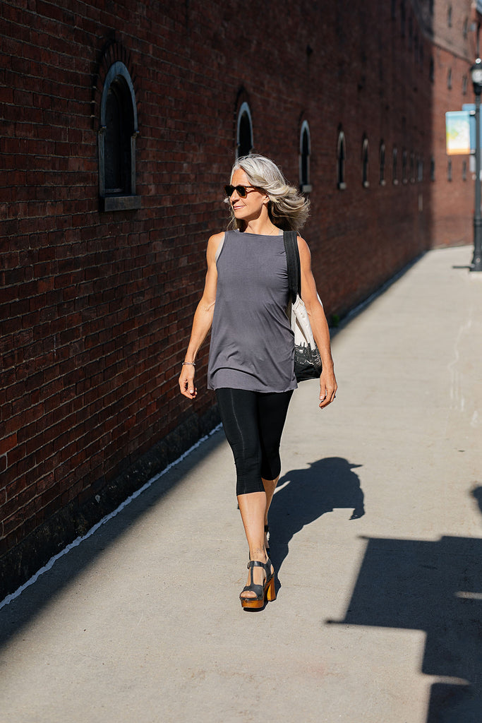 daisy tunic tank top in carbon styled with black capri