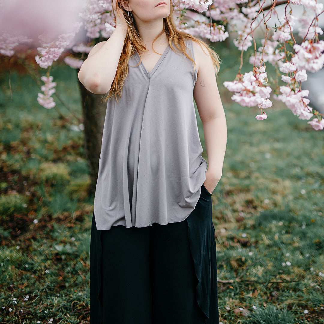 daisy tunic tank in moon with black petal pant