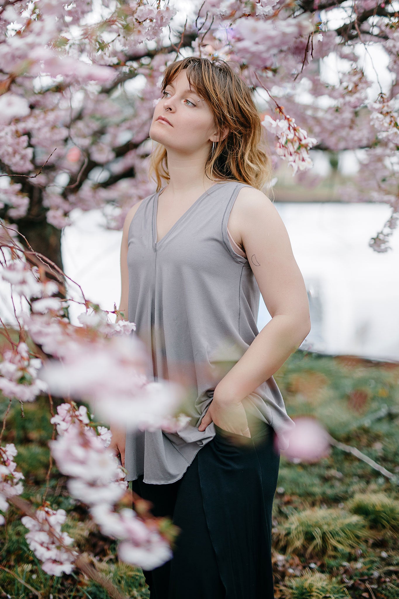 daisy tunic tank in moon with black petal pant