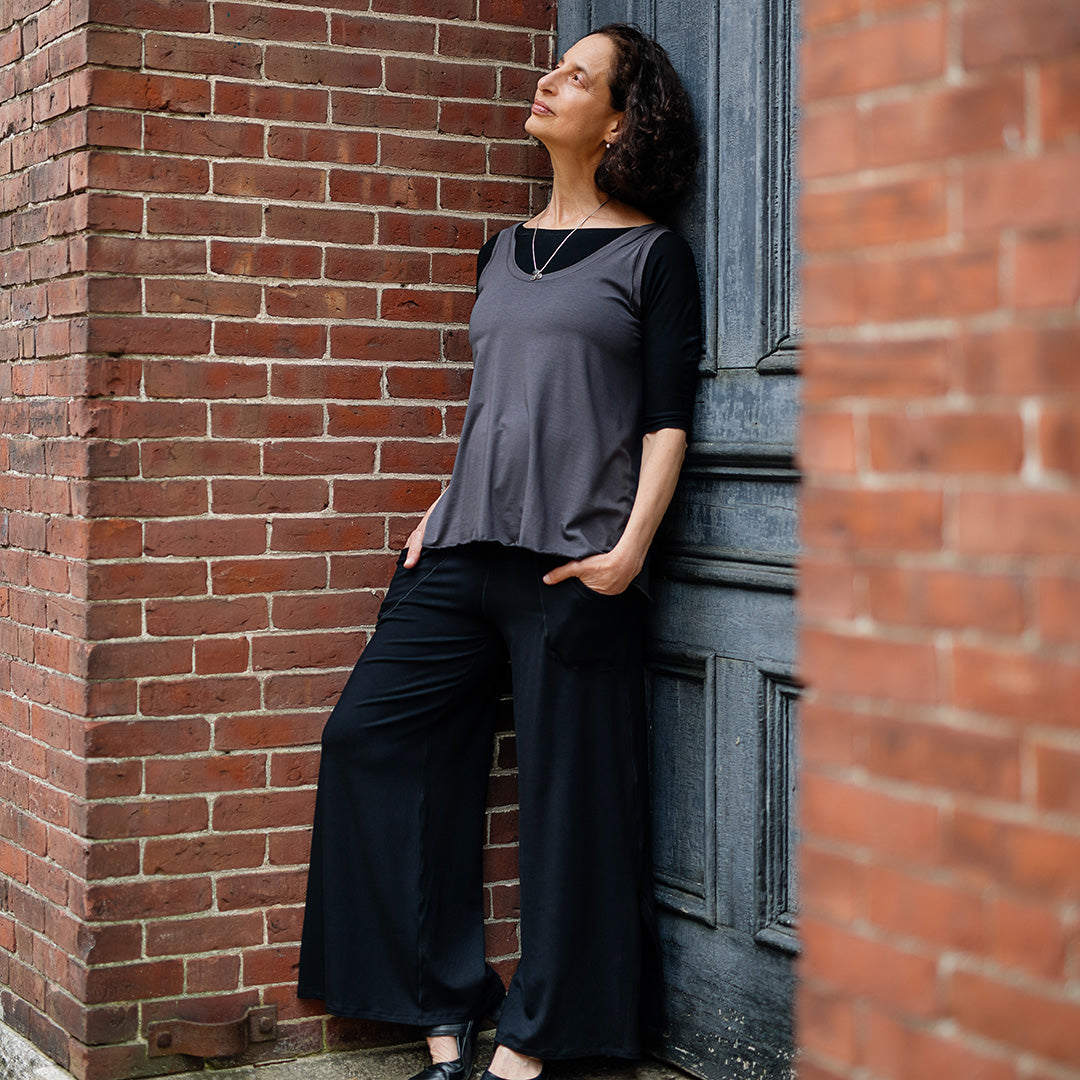 suger® tulip tissue tank in carbon + black rose + black harlow