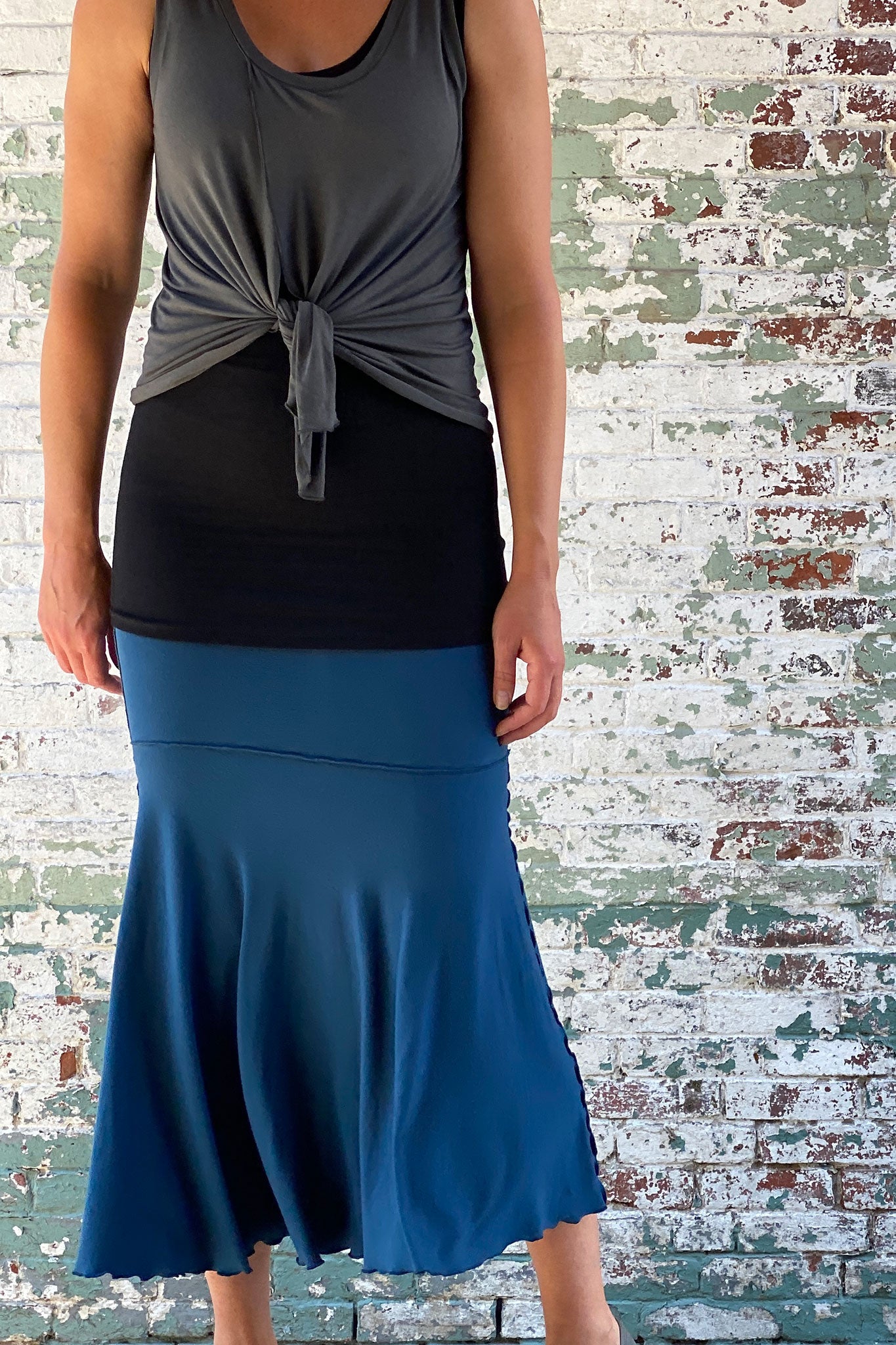 tulip in tissue ore tied in the front over core in black + flirt in lake