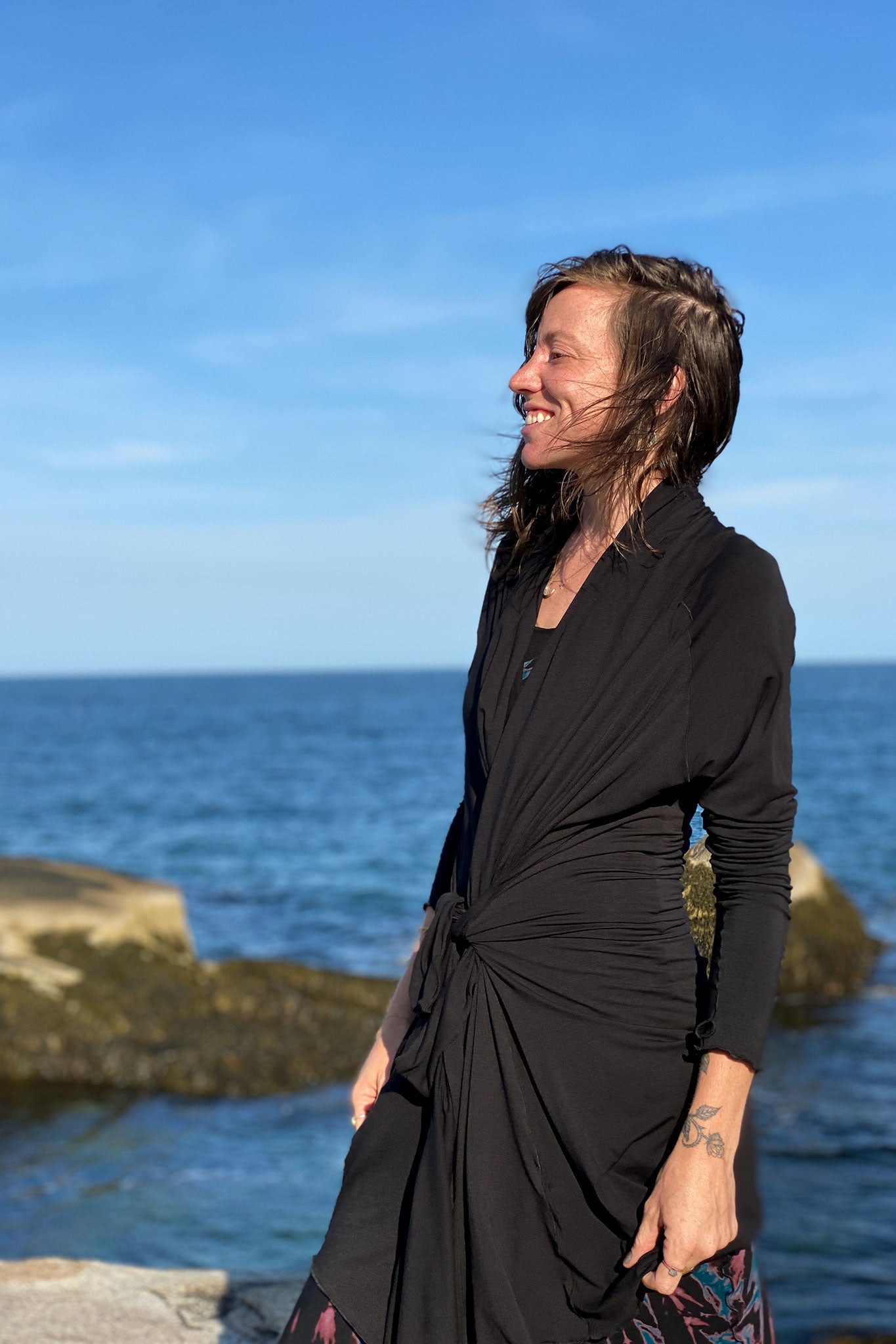 garden coat in tissue black with pockets tied in front