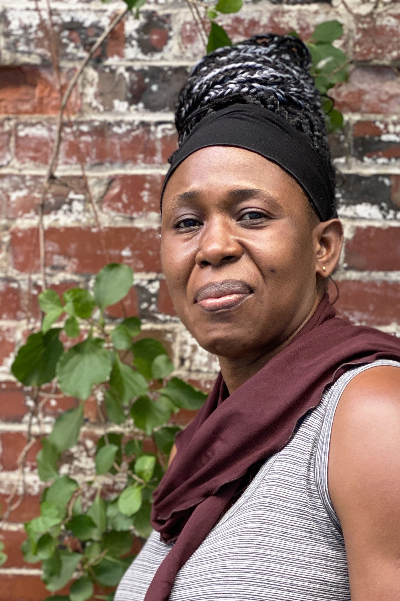 black band frames Toto's face beautifully