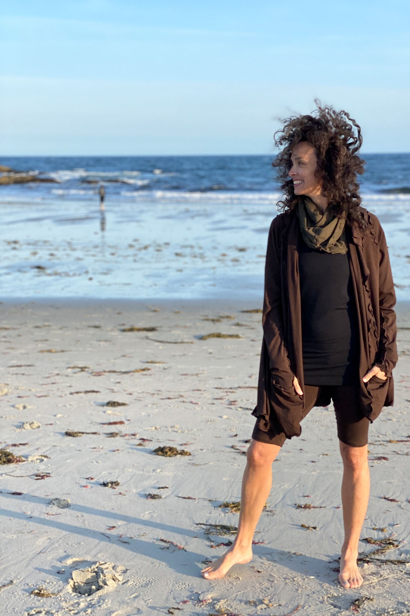 hiker convertible short in peat with peat cardi