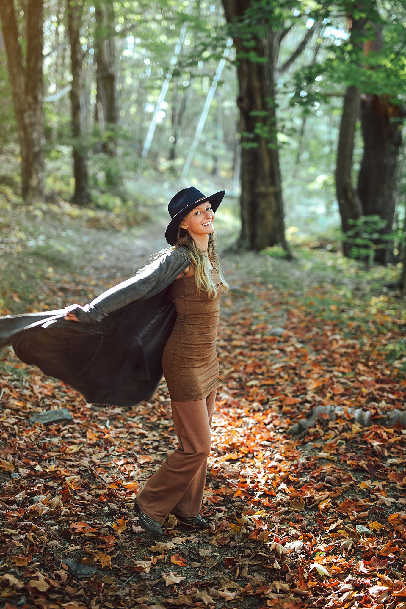 suger trouser in cedar with almond hourglass as a top and mineral riding coat