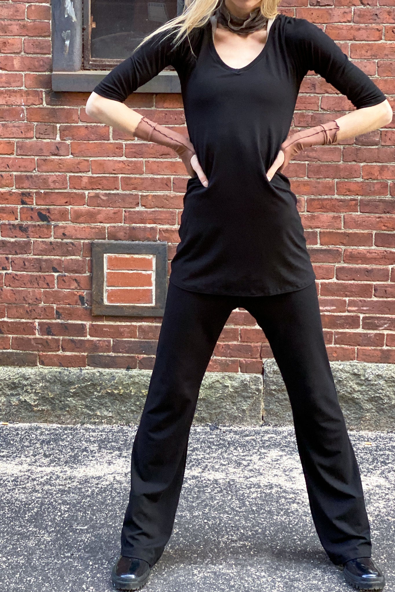 suger trouser in black with black vital top