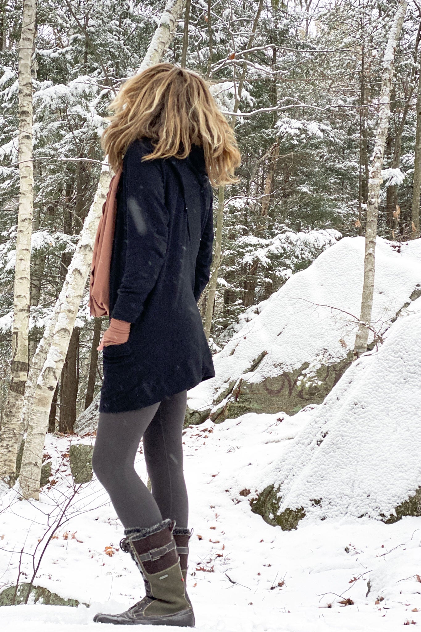 maeve hooded pullover in black