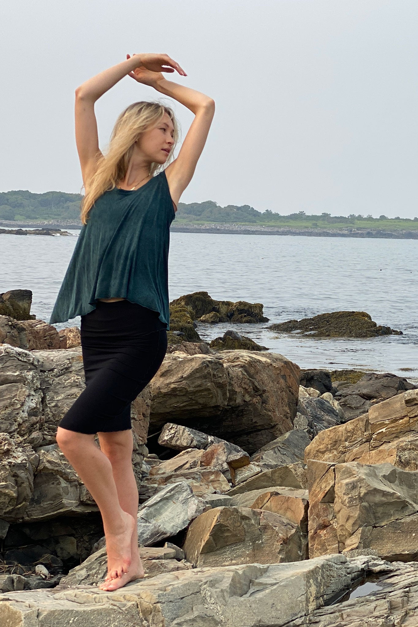 tulip tissue tank in blue mineral with hourglass in black as a skirt