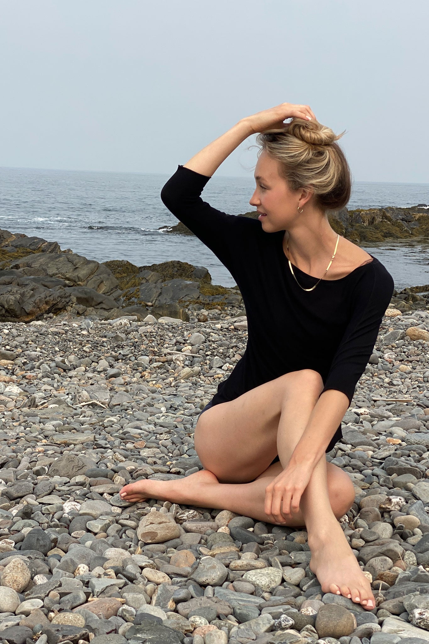 rose bias top in black