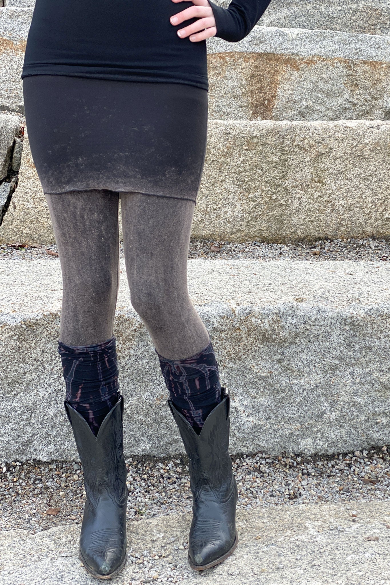 climber legging in mineral