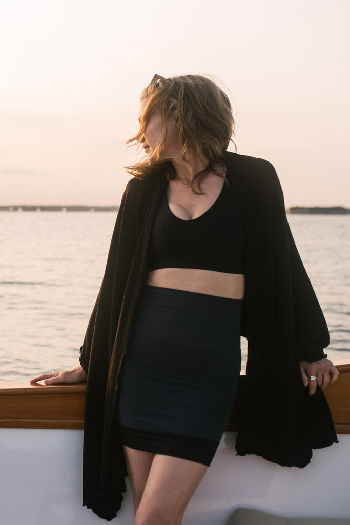 balance bra in black + shawl in black