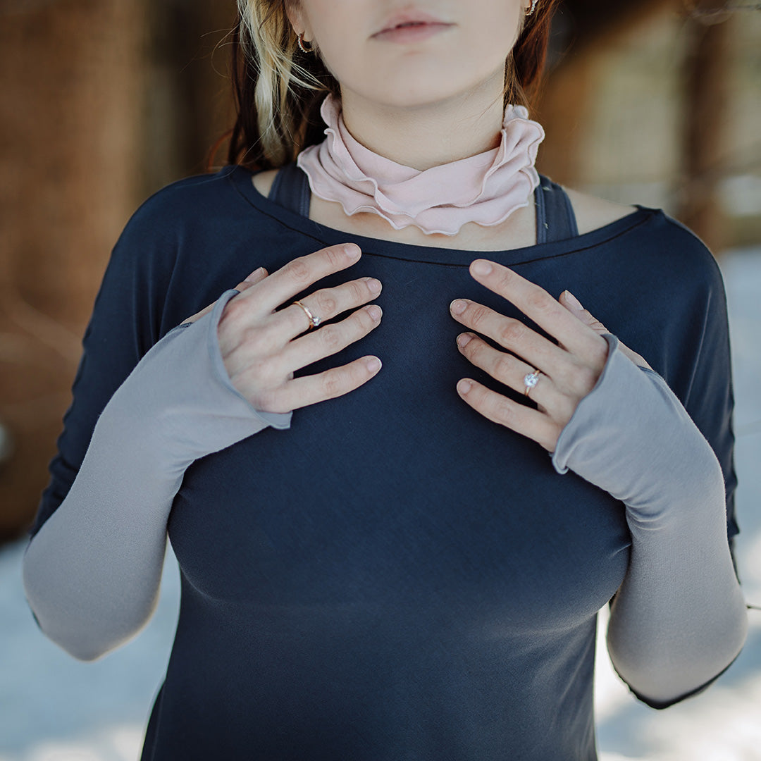 the band in ballet around the neck with carbon rose top and moon opera sleeves