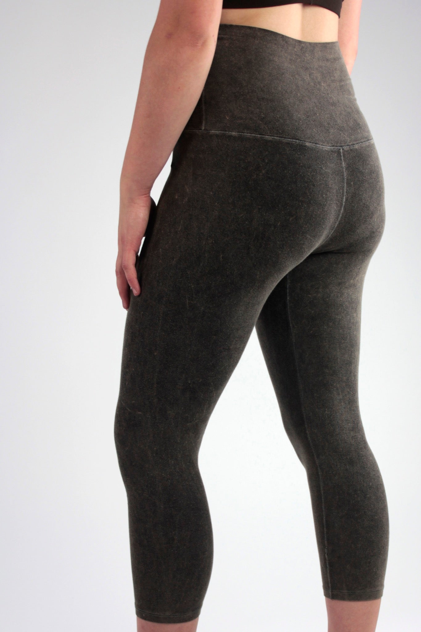 mineral bamboo suger capri base legging