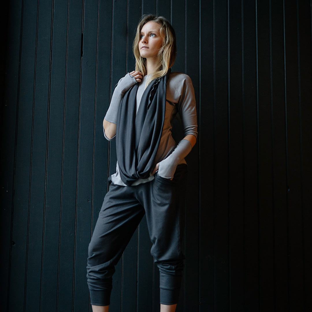 aria fingerless glove in moon with rose top in moon, carbon loop, and carbon jogger