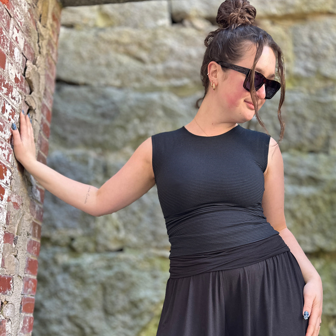 hug shaper top in subtle black