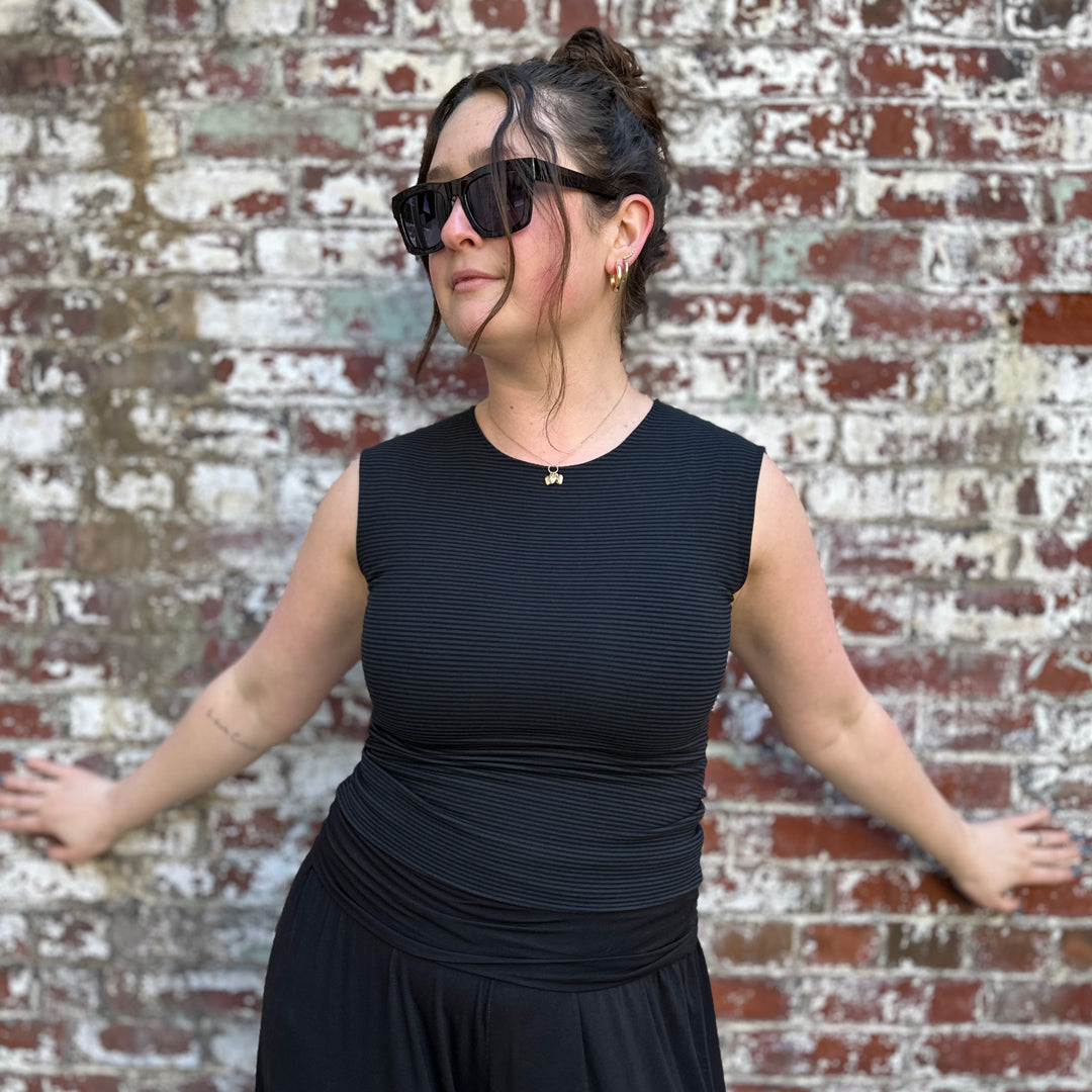 suger® hug shaper top in subtle black