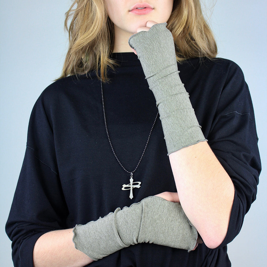 aria fingerless glove in sage