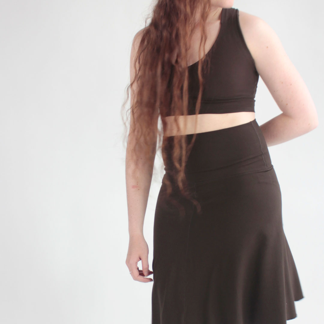 suger® flip skirt in peat styled with peat balance bra