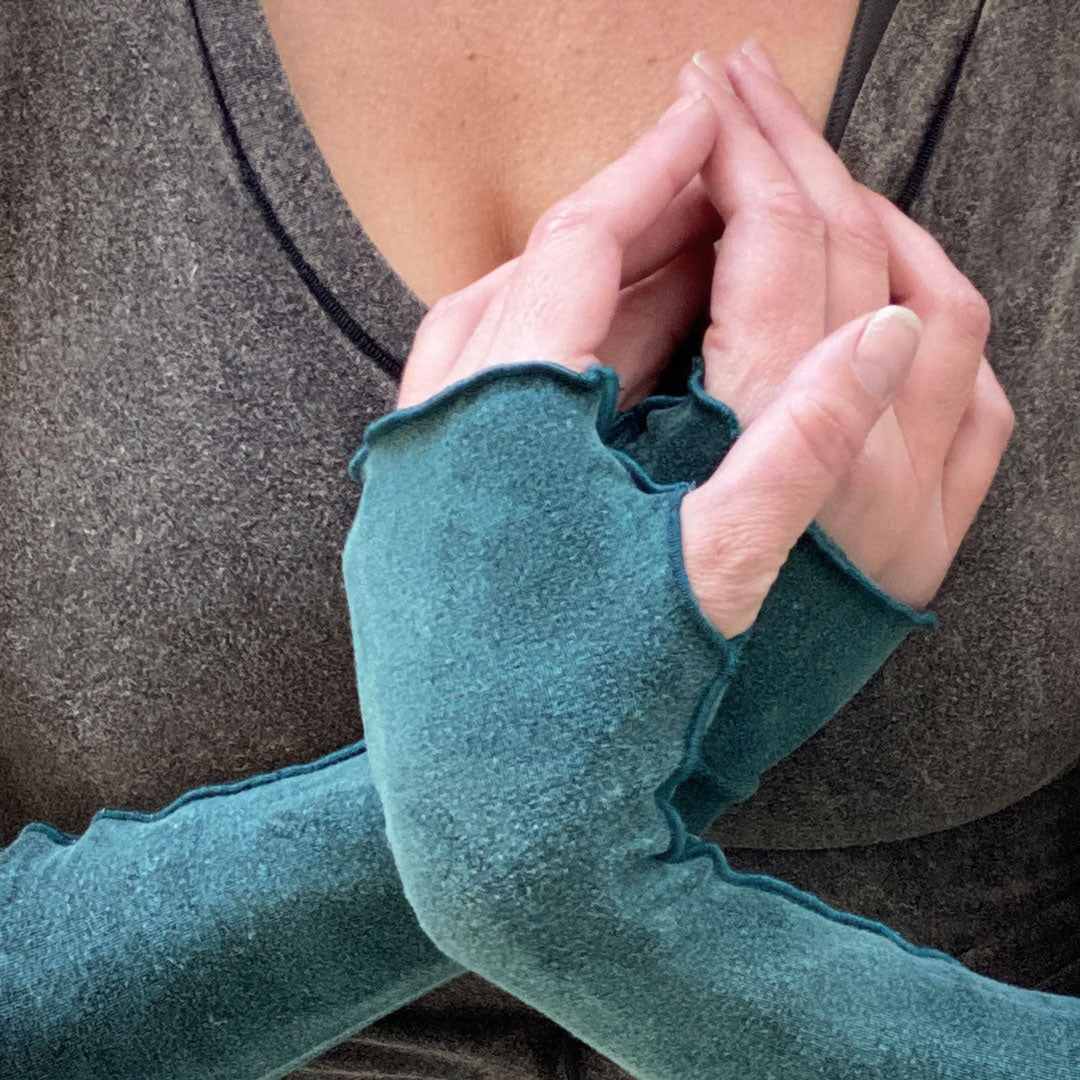aria fingerless glove in blue mineral