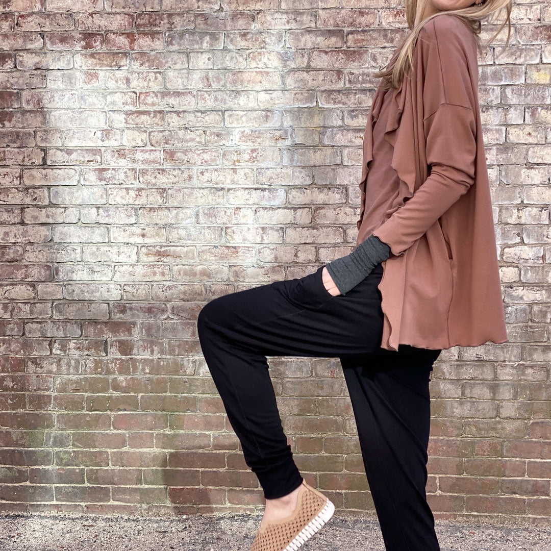 cedar river + black jogger pant