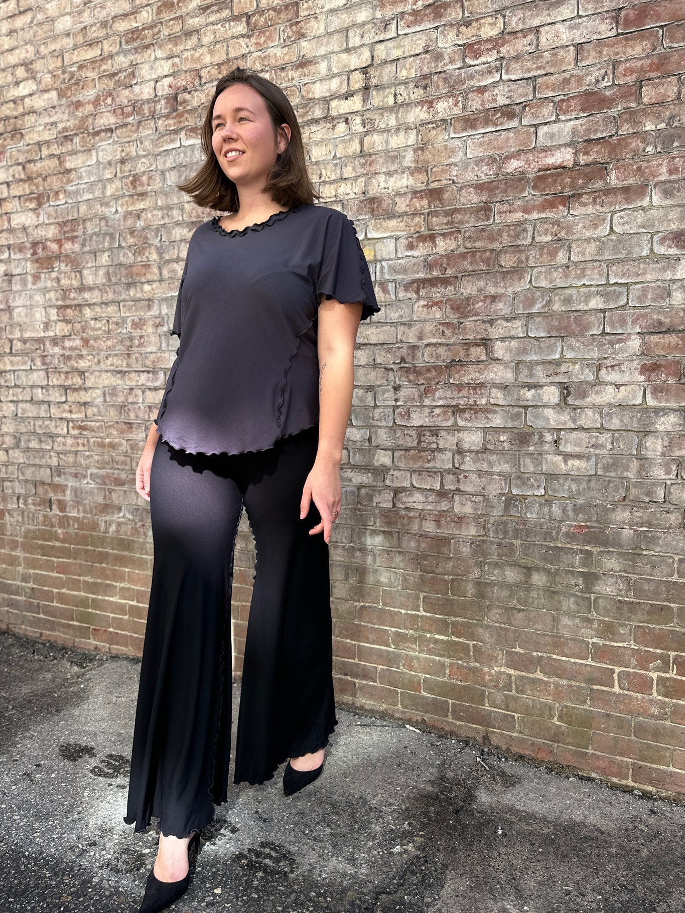 angelrox® sweet t in carbon worn with black swirlsuit 