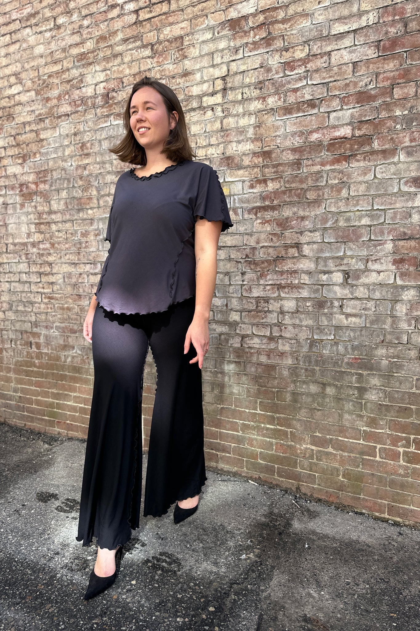 angelrox® sweet t in carbon worn with black swirlsuit 