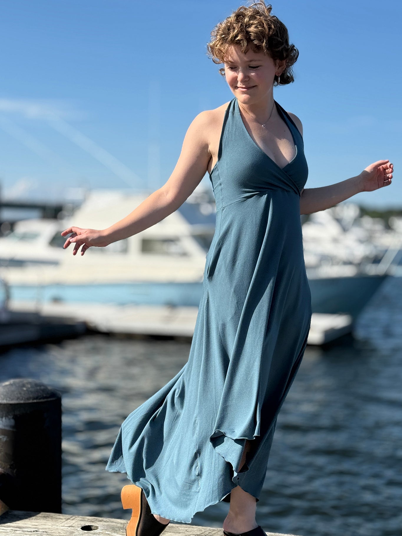Robe licou à col en V HARMONY