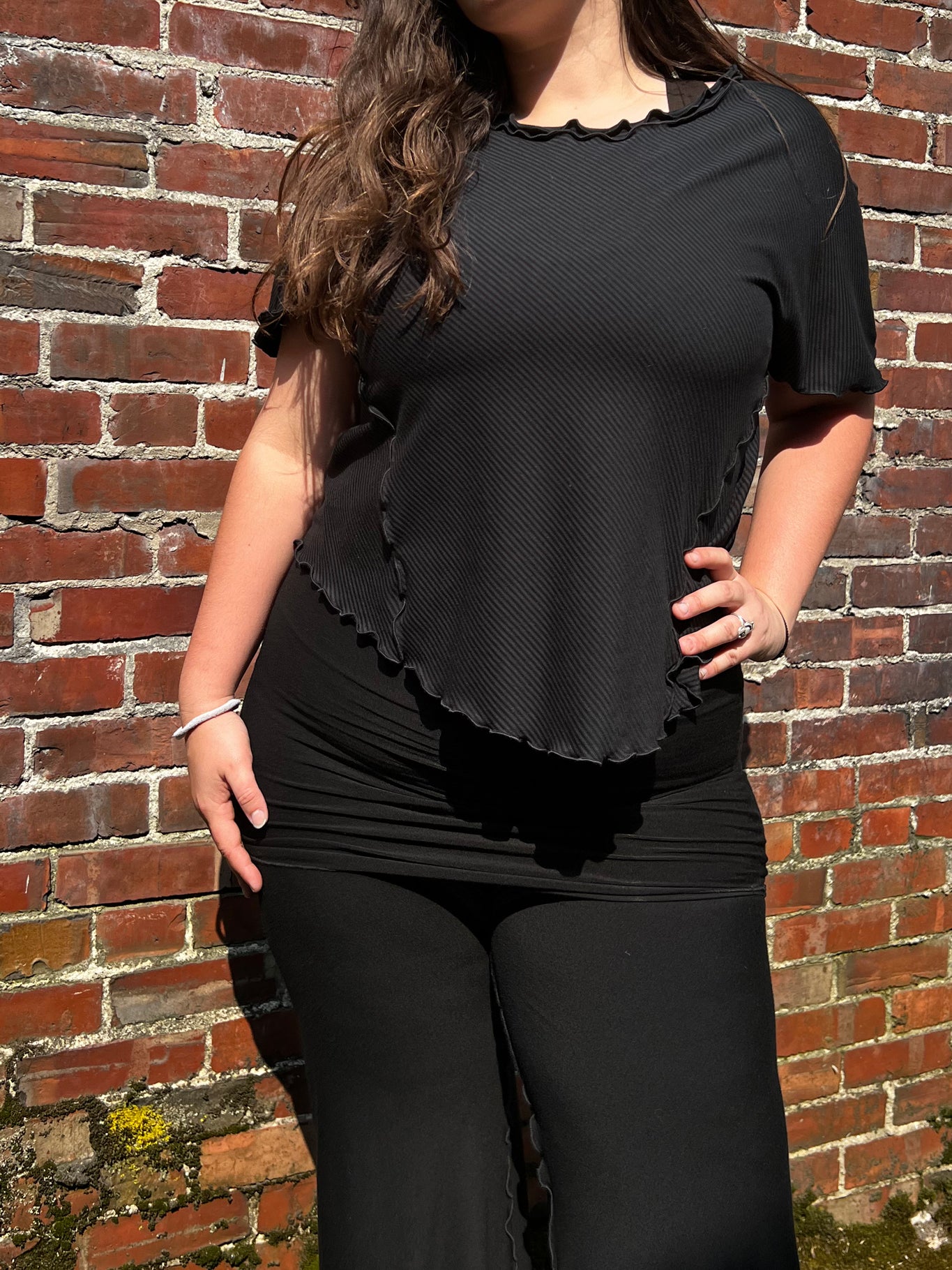 angelrox® sweet t in subtle black styled with black swirlsuit