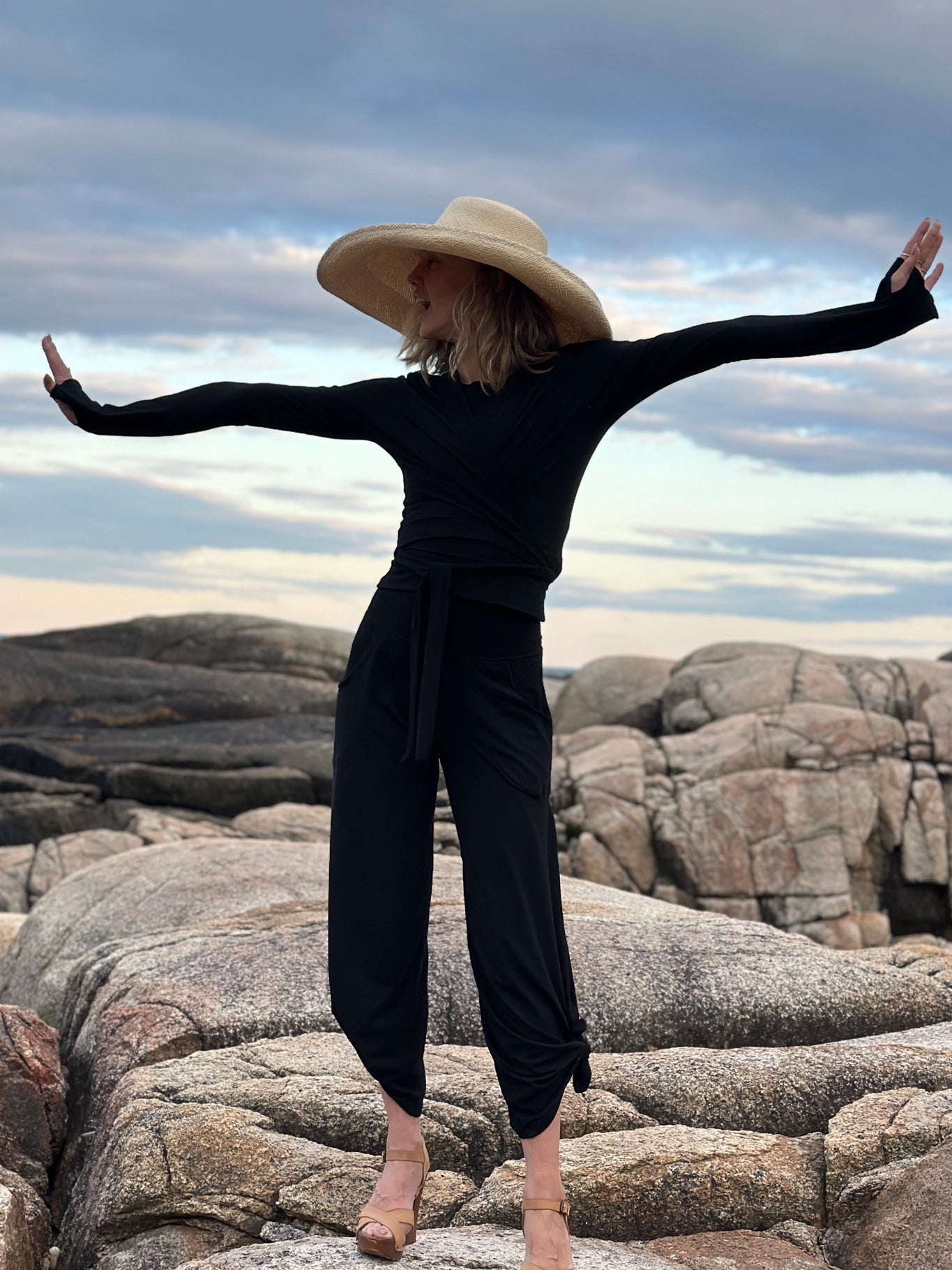 suger® rappa jacket in black paired with black hug + black harlow