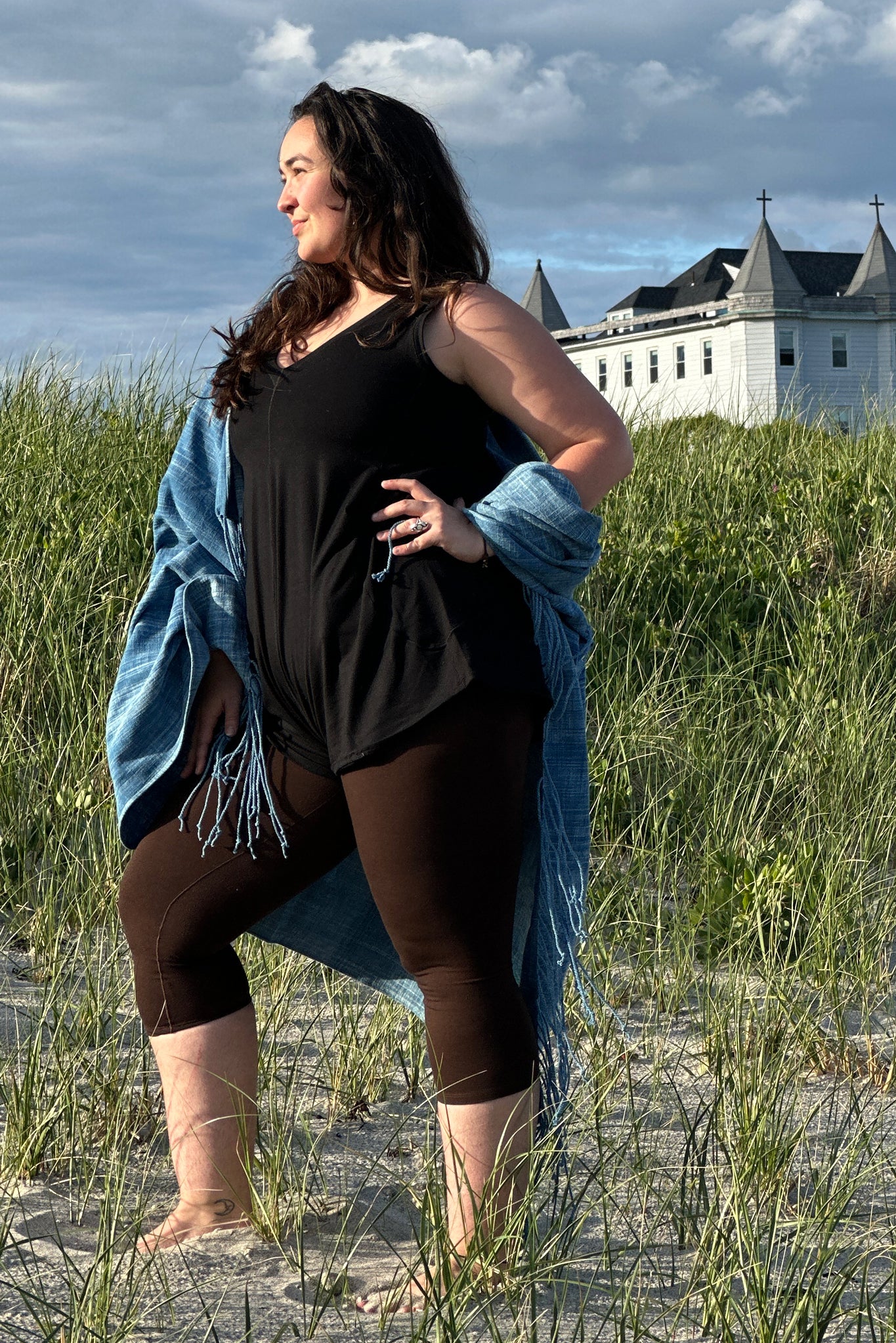 suger® sprout in black with peat capri layered under