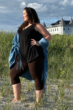 suger® sprout in black with peat capri layered under