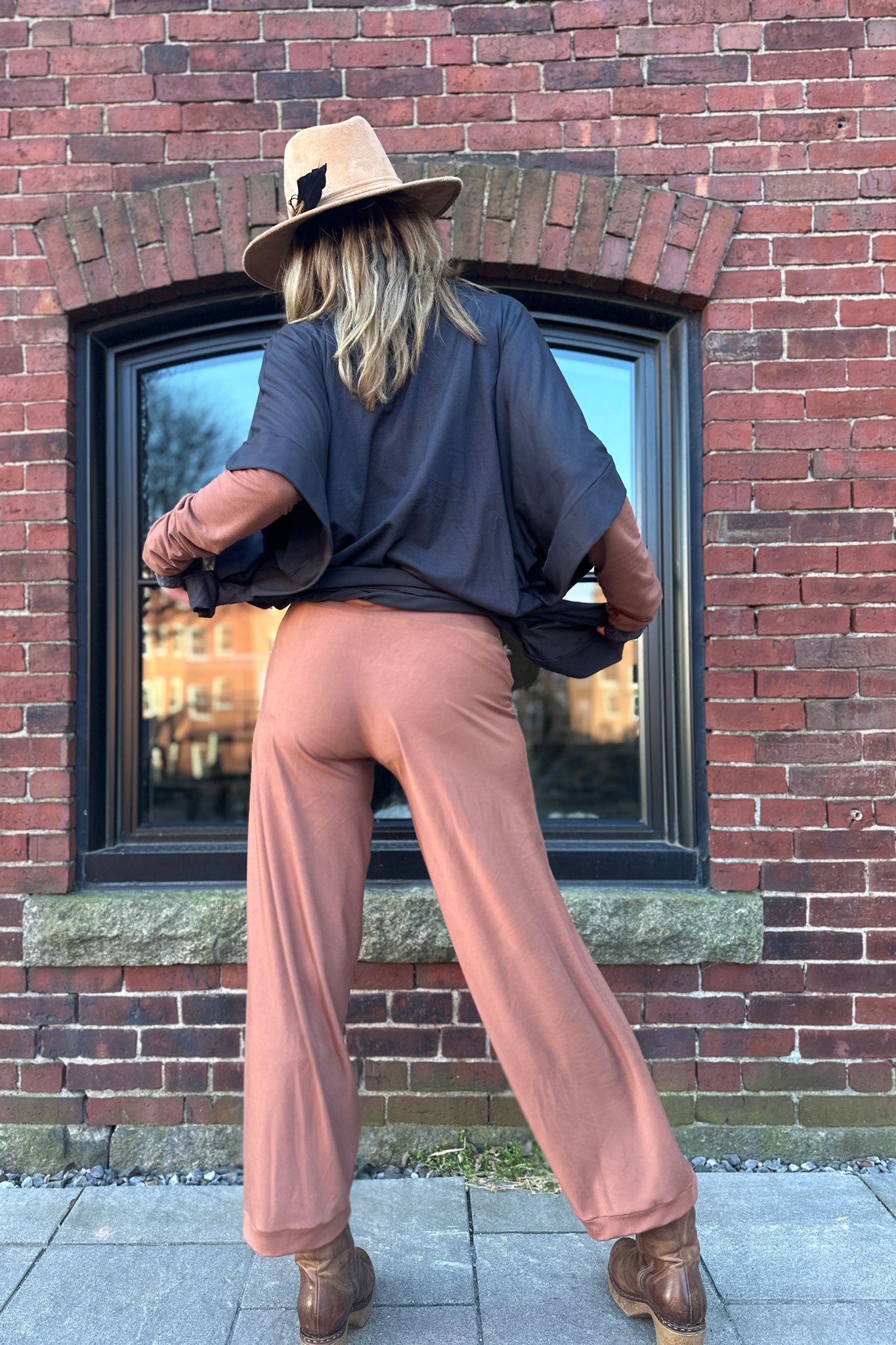 cedar bloom with dusk frida