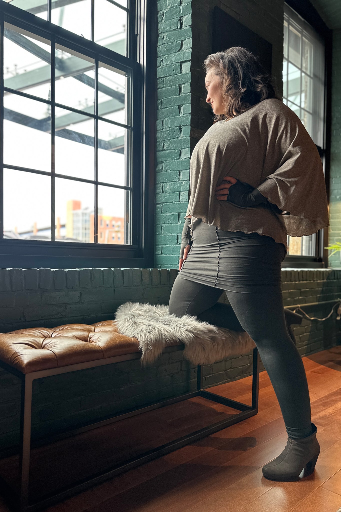 gold shimmer lil fox with fir pencil, aria, and base