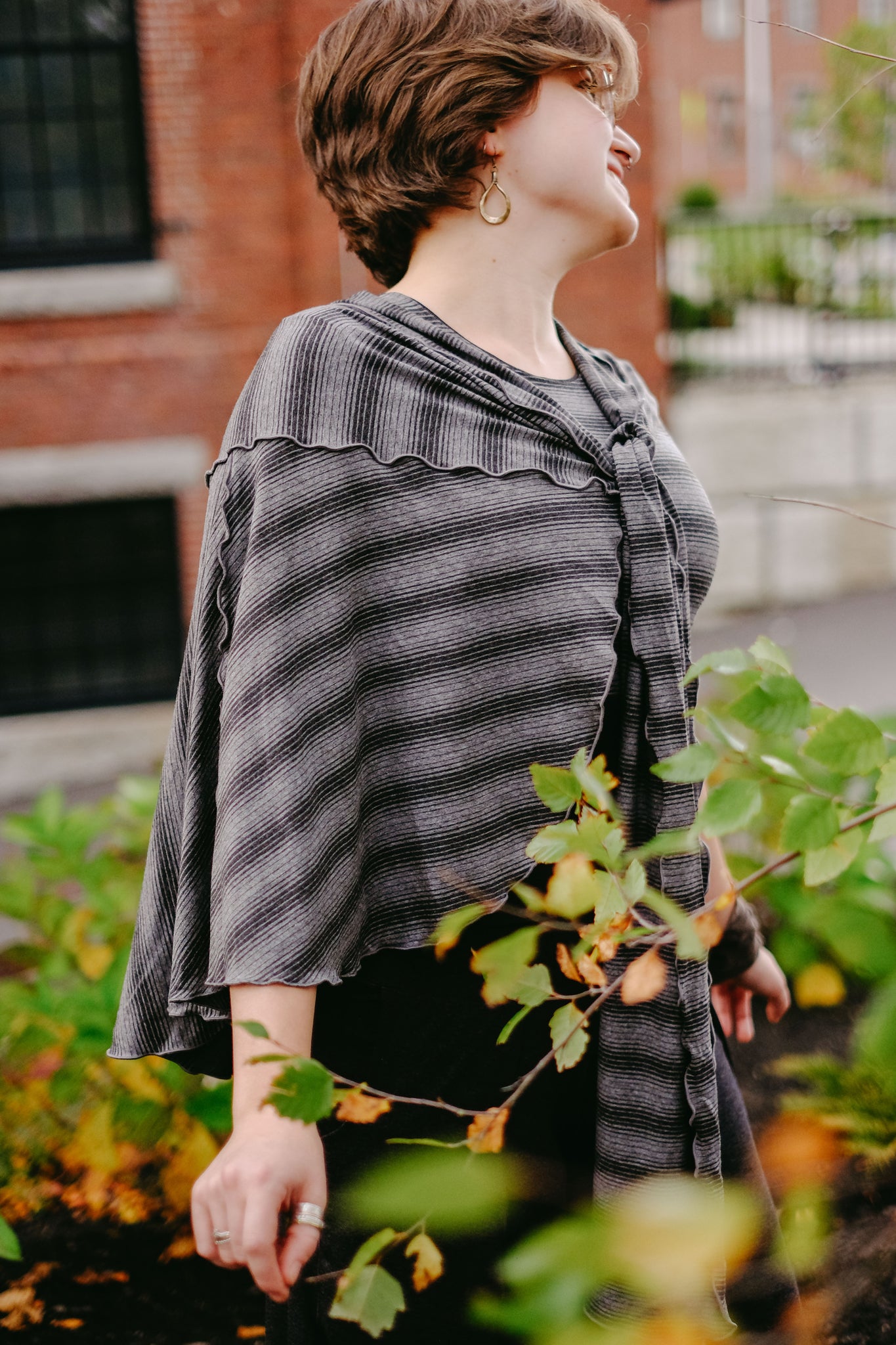 girly wrap + hug in city stripe with the petal pant in lava heather