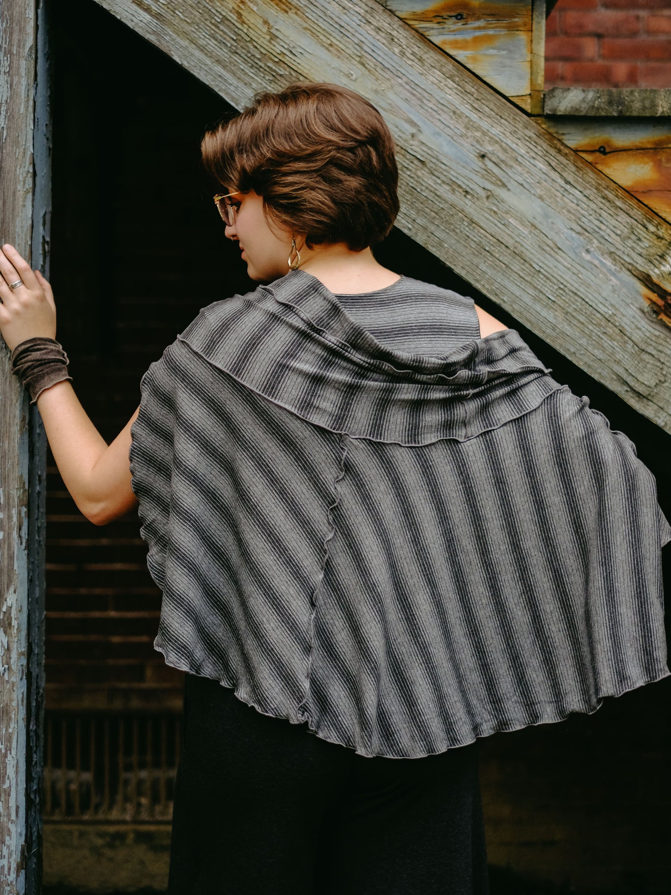 girly wrap + hug in city stripe with the petal pant in lava heather