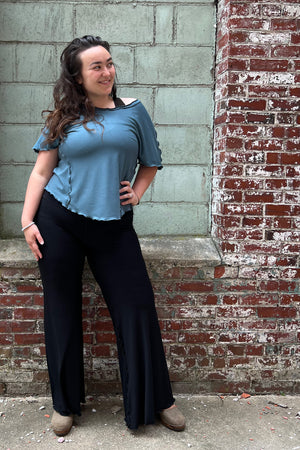 angelrox® sweet t in ocean styled with black swirlsuit