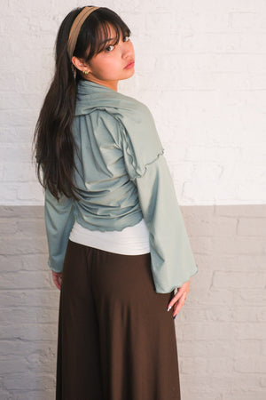 Blusa con mangas verdaderamente acampanadas